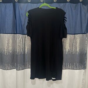 Not sure of the brand but it’s a women’s medium T-shirt dress.